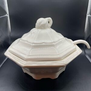 California Pottery USA Ivory Soup Tureen And Ladle Pattern 173 2 Quart Octagon